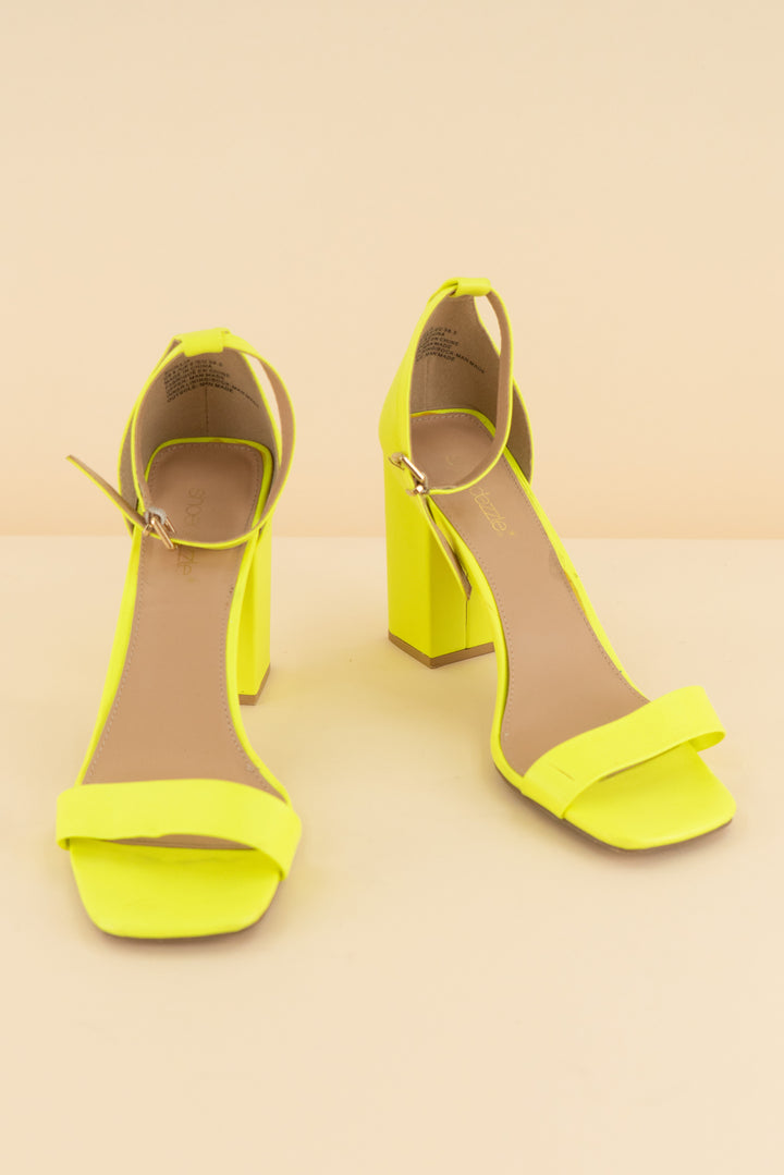 AUCTION shoedazzle neon yellow heels (8)