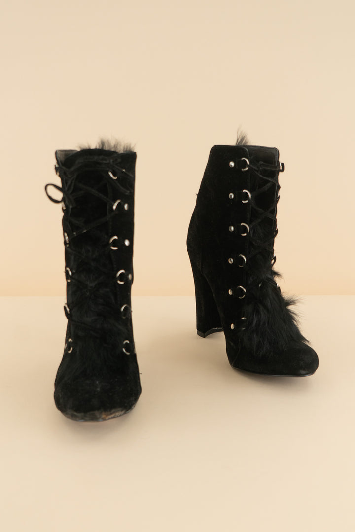 shoe republica black velvet lace up fur booties (8; retail $50)