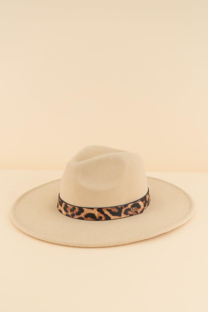 AUCTION beige wool hat with leopard print trim (os)
