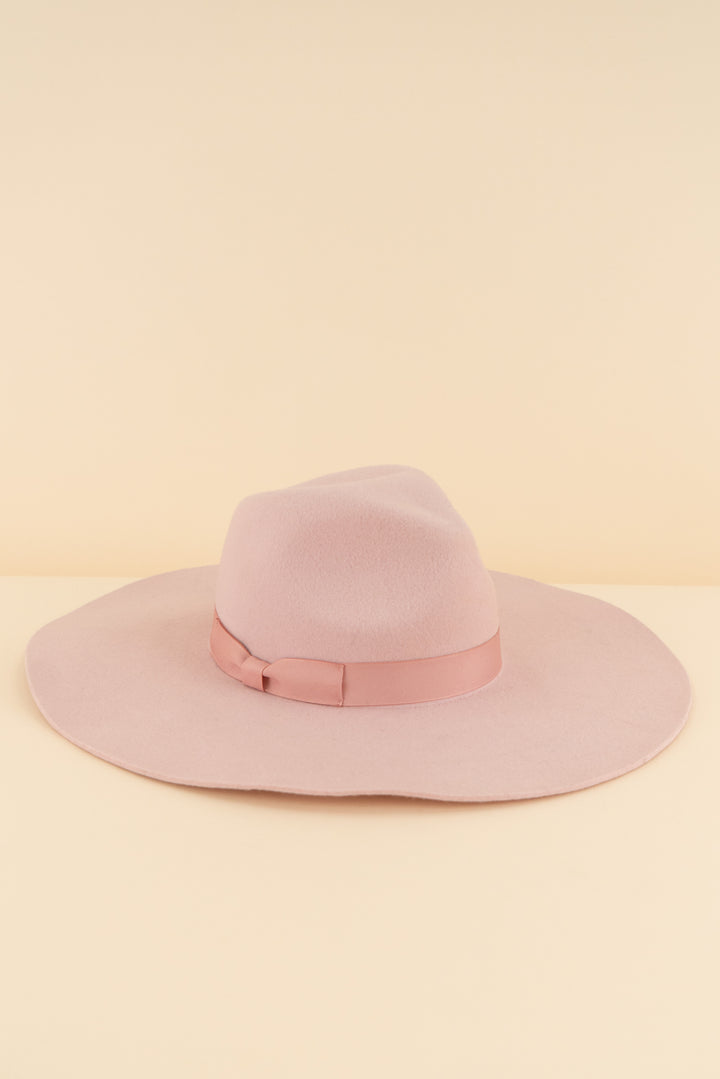 AUCTION lack of color light pink fedora hat with ribbon (m)