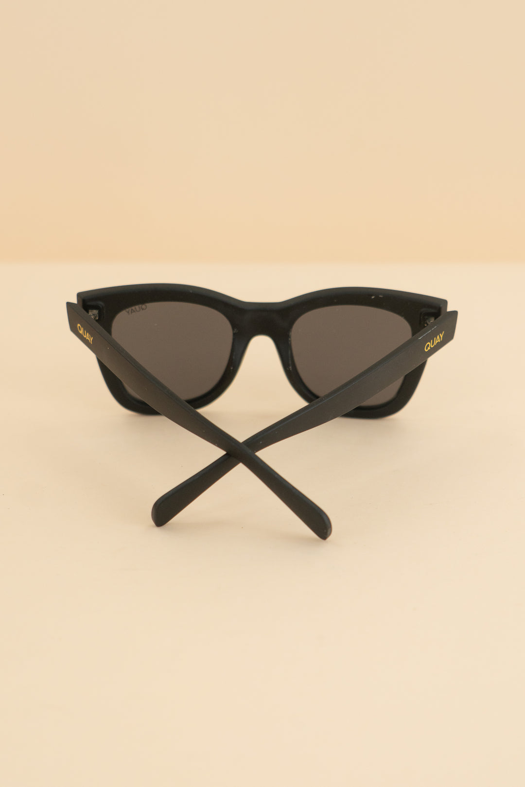 quay black matte square oversized sunglasses (os: retail $75)