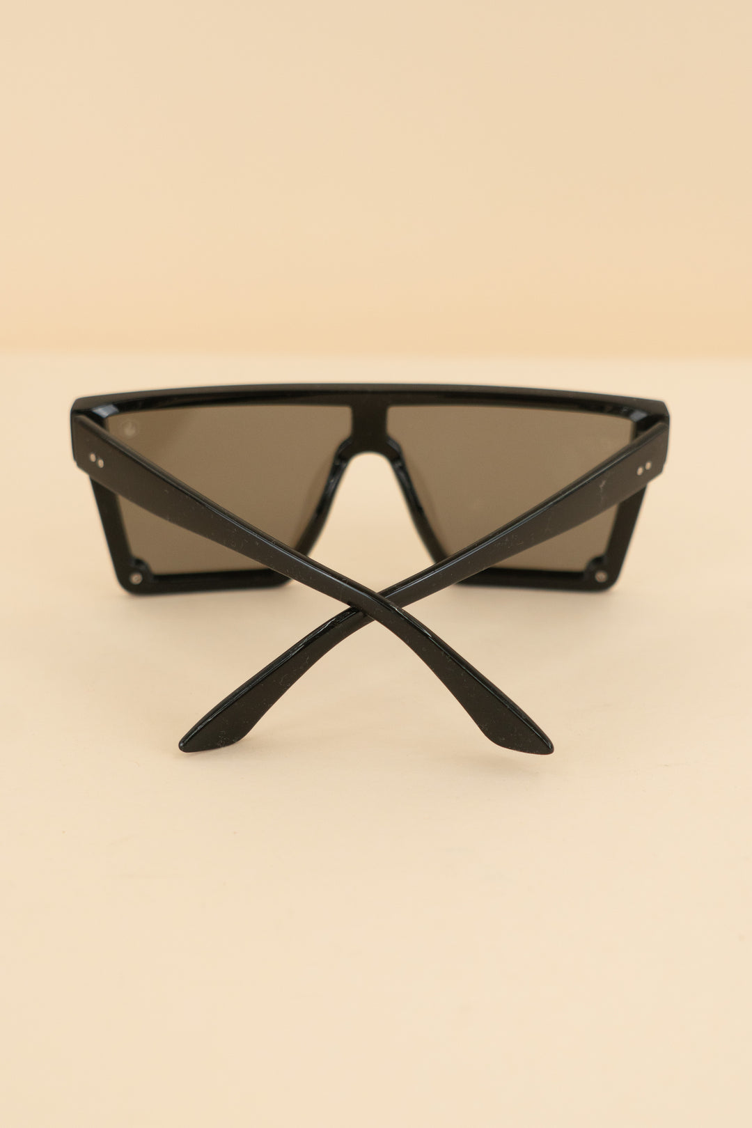 american bonfire black flat top oversized sunglasses (os)