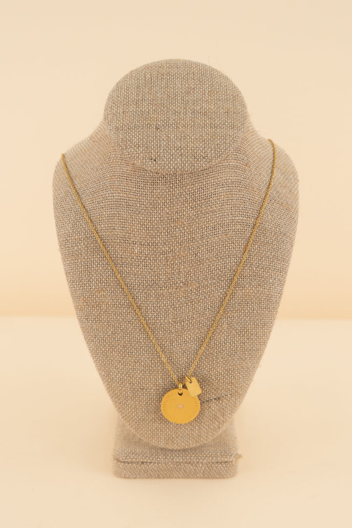AUCTION gold circular pendant long necklace (os)