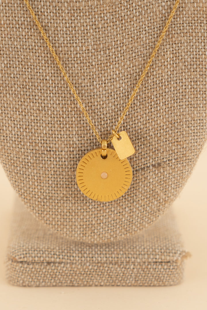 AUCTION gold circular pendant long necklace (os)