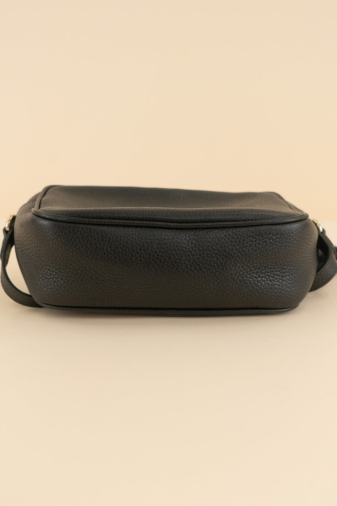 AUCTION gucci black leather soho disco bag (retail $1,950)