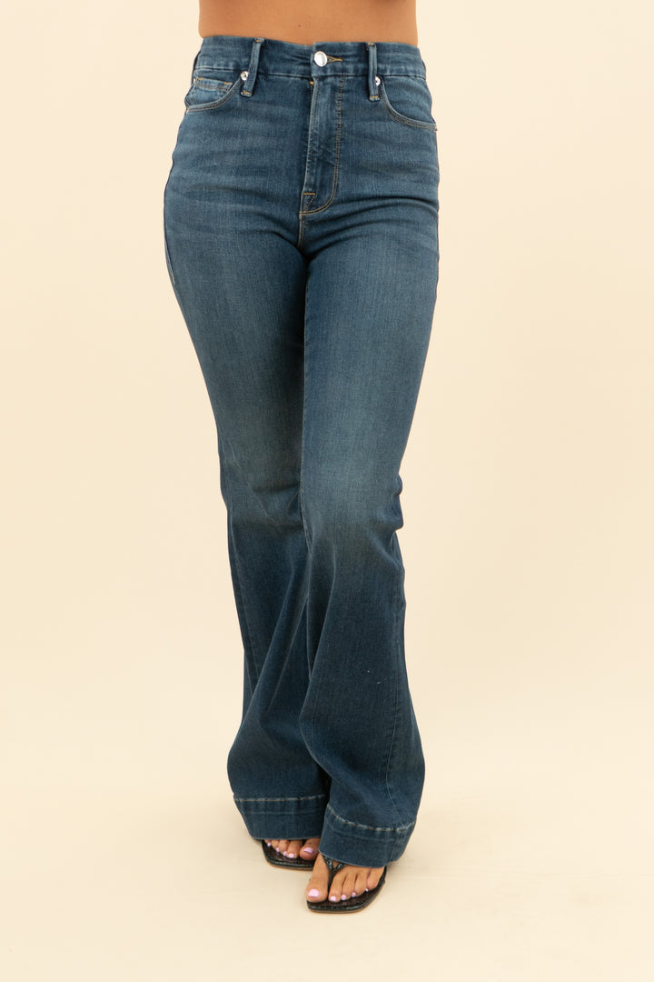 good american dark wash good flare jeans (4; retail $128)