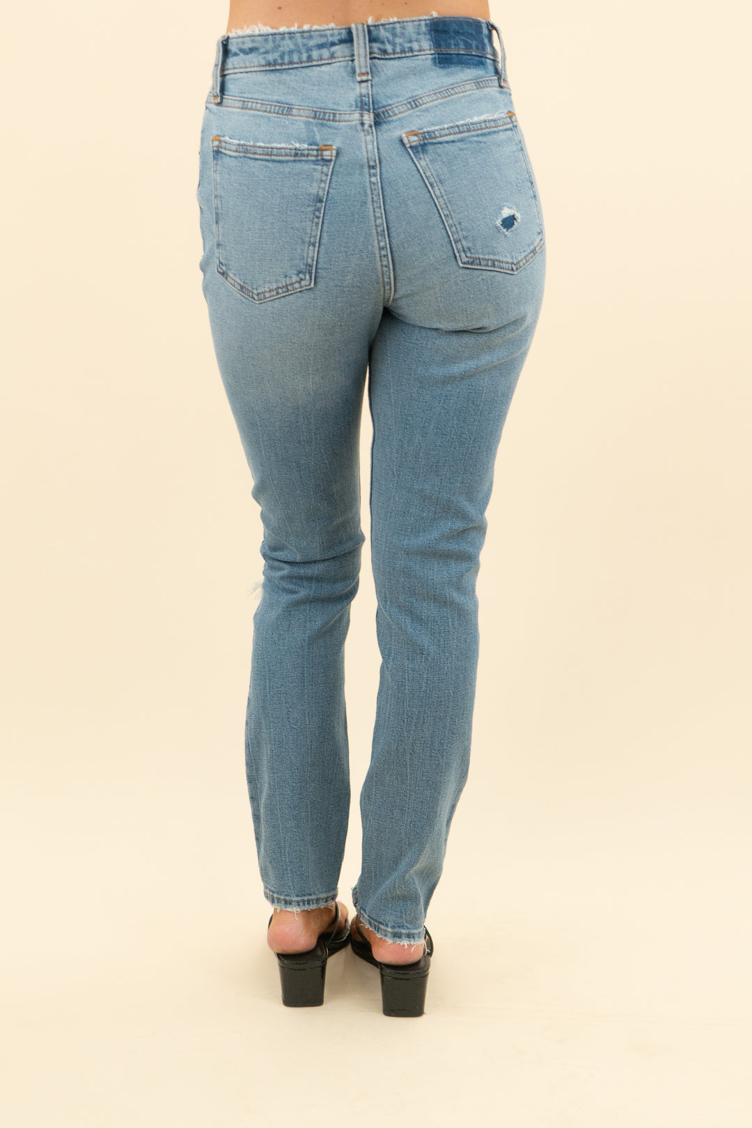 abercrombie & fitch the skinny high rise denim (26; retail $95)
