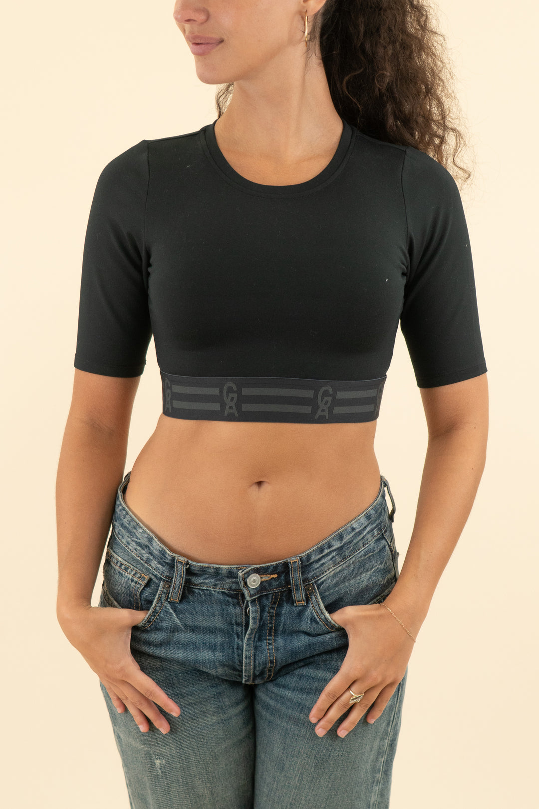 good american black athletic cropped tee (2; retail $68)