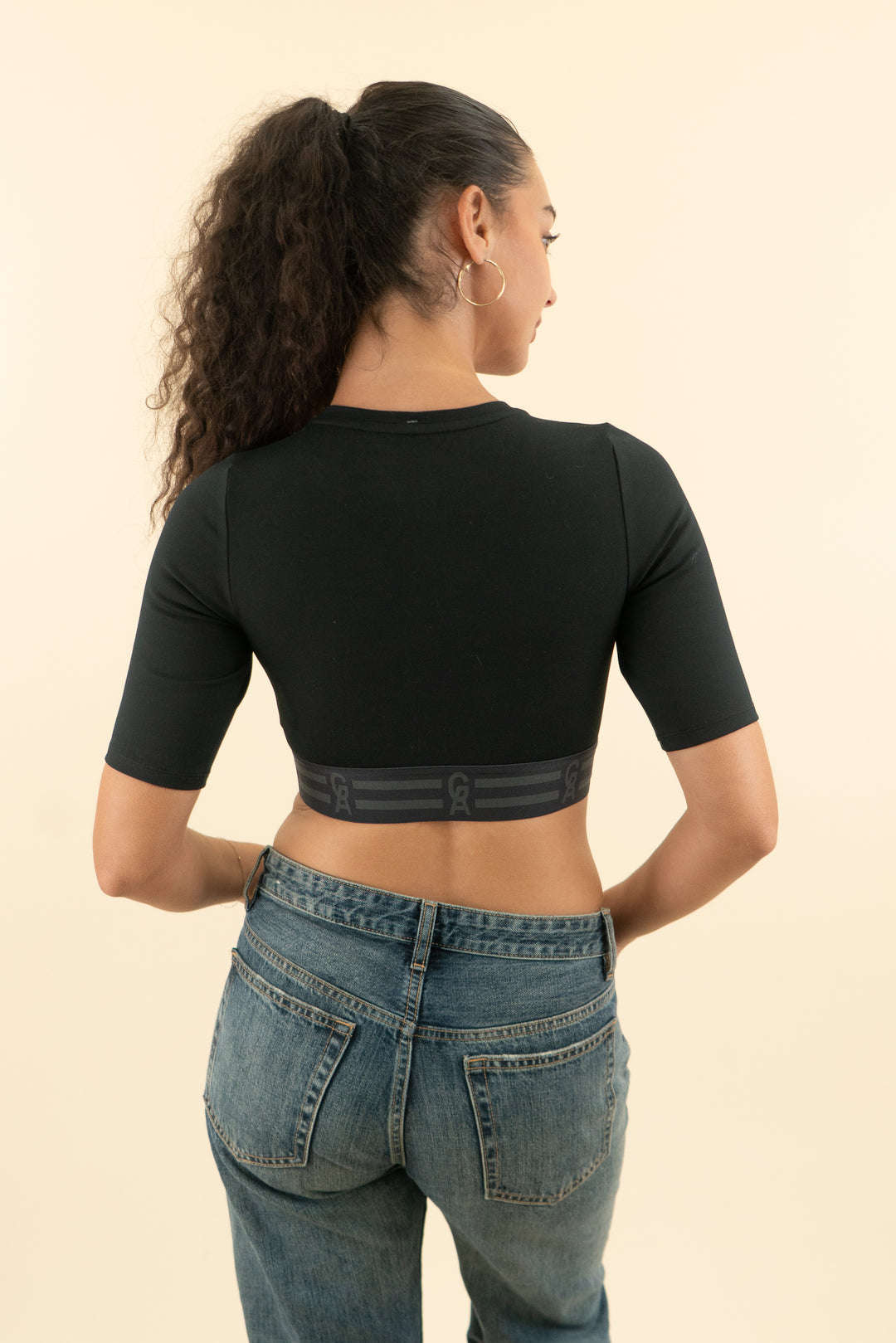 good american black athletic cropped tee (2; retail $68)