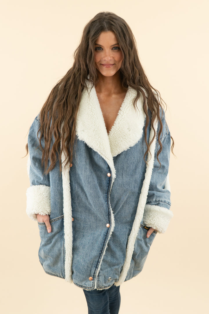 AUCTION wrangler x lainey wilson denim and fur jacket (m)