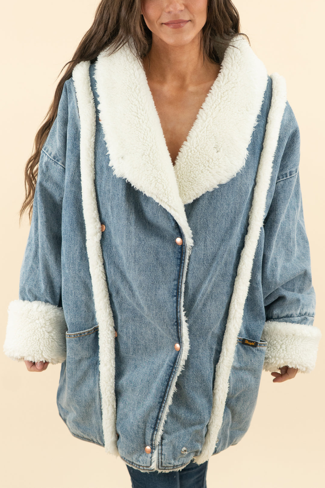 AUCTION wrangler x lainey wilson denim and fur jacket (m)