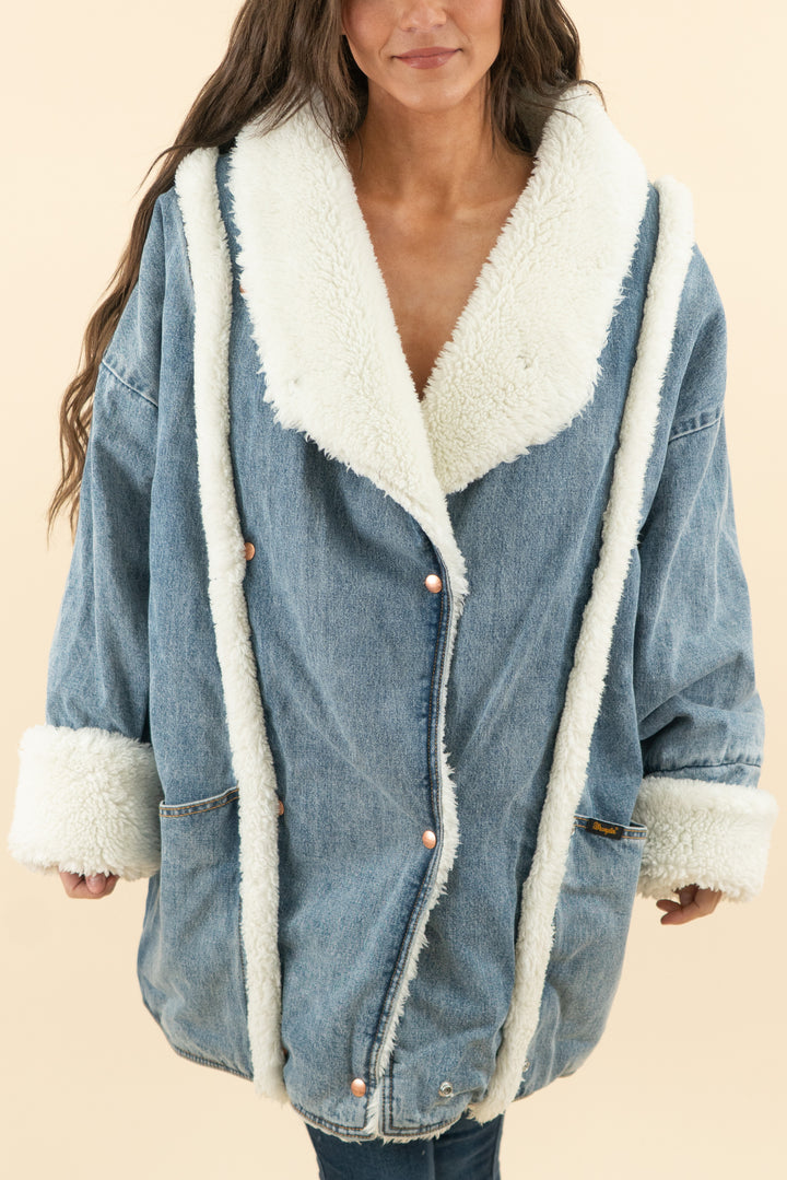 AUCTION wrangler x lainey wilson denim and fur jacket (m)