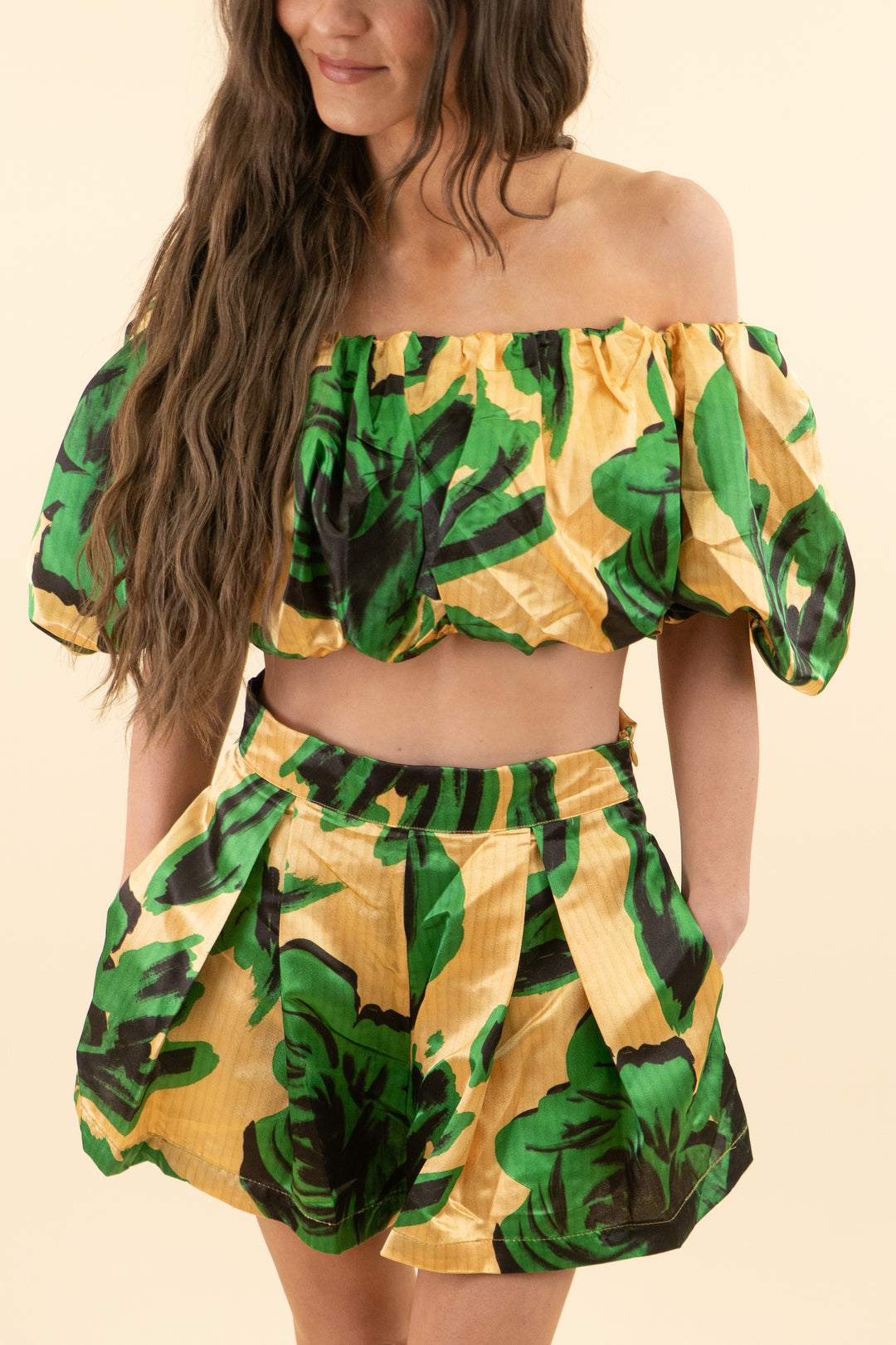 yaura gold green shimmer puff sleeve top and shorts set nwt (4; retail $240)