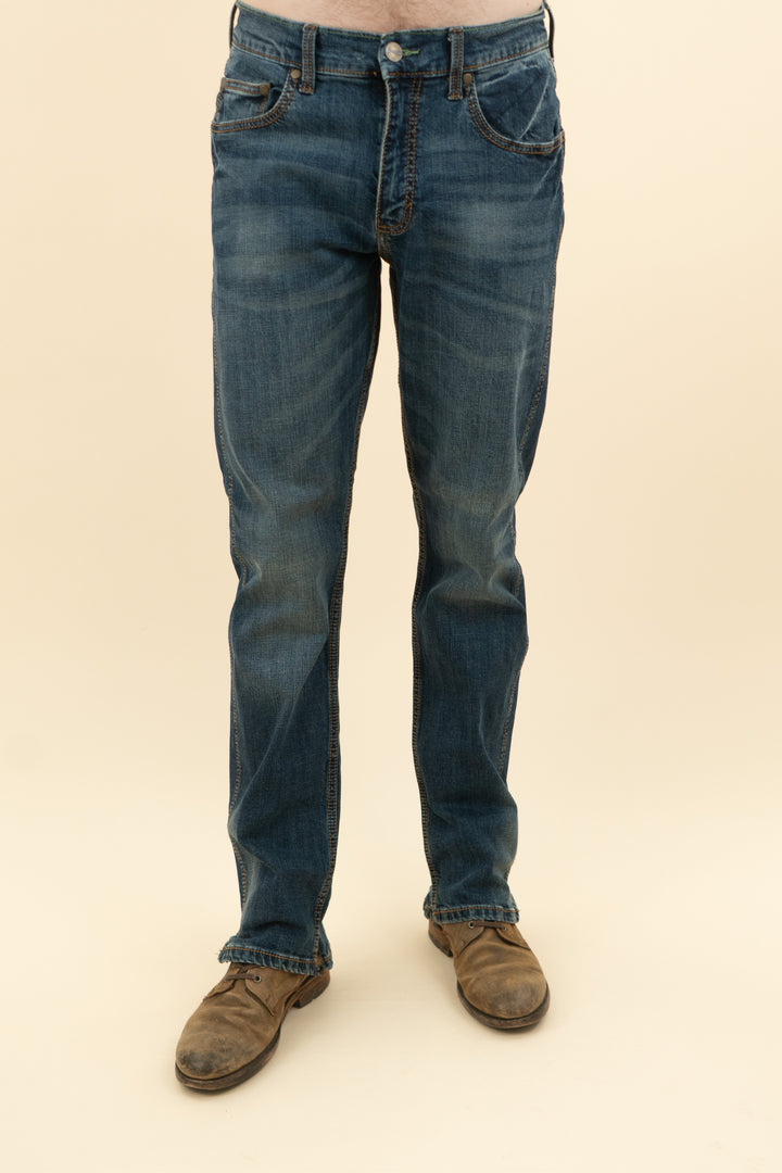 AUCTION wrangler retro medium wash slim straight jeans (32x34)