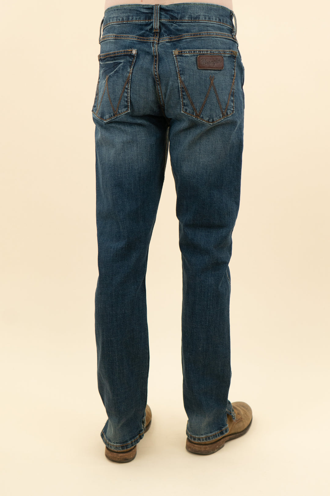 AUCTION wrangler retro medium wash slim straight jeans (32x34)