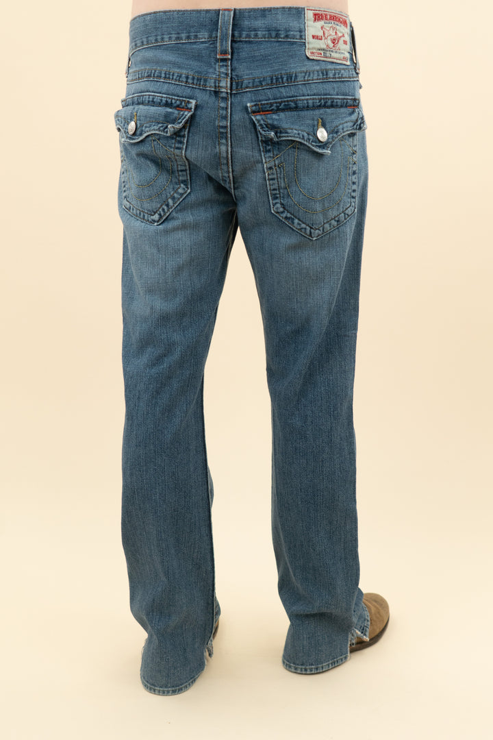 AUCTION true religion medium wash straight bootcut jeans (32)- JASON