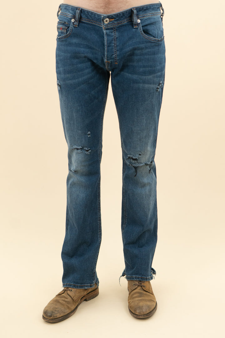 AUCTION diesel dark wash distressed regular bootcut jeans (33x32)