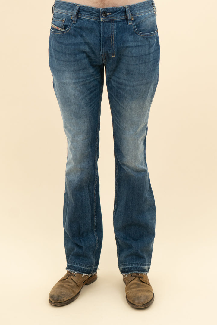 AUCTION diesel medium wash regular bootcut jeans (33x32)
