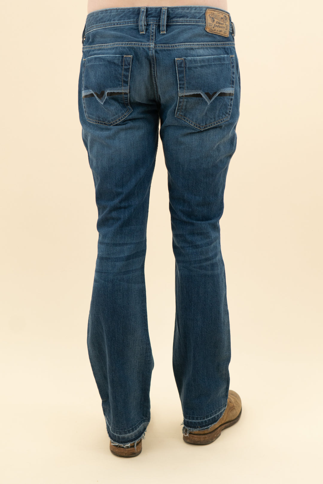 AUCTION diesel medium wash regular bootcut jeans (33x32)