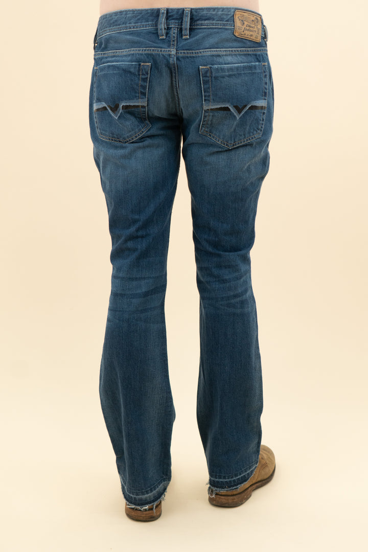 AUCTION diesel medium wash regular bootcut jeans (33x32)