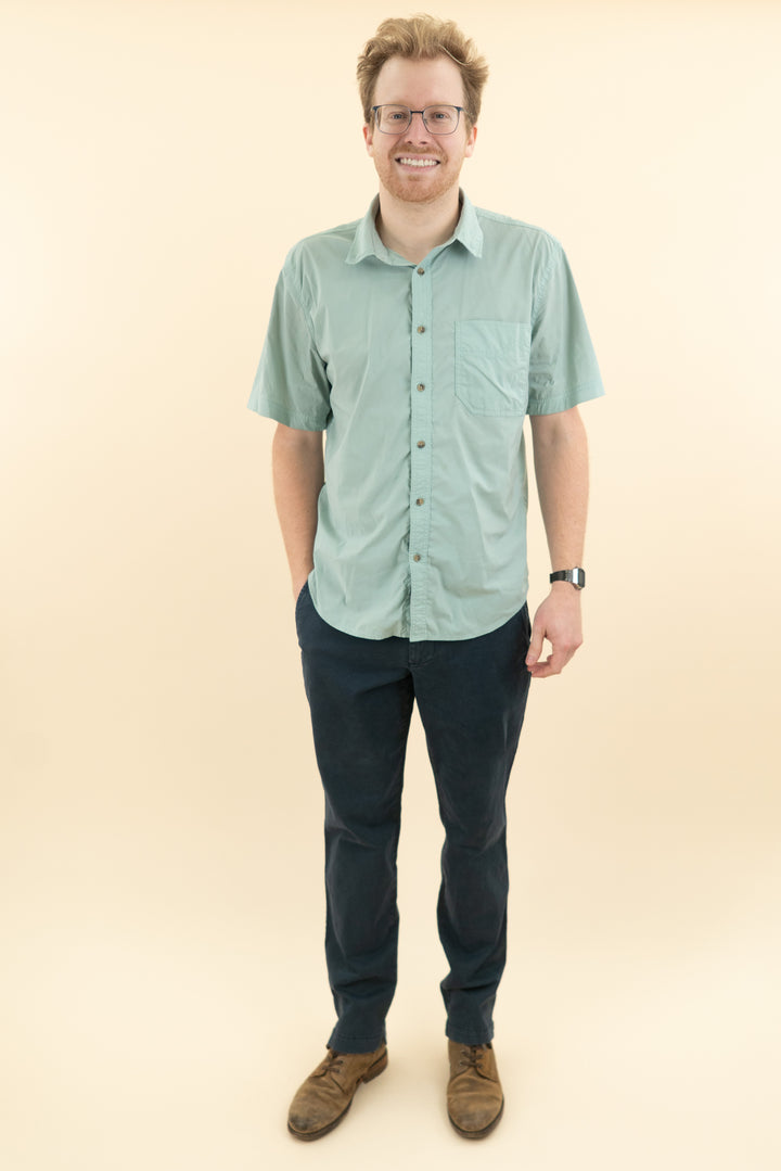 AUCTION gap navy slim pants (33x32)