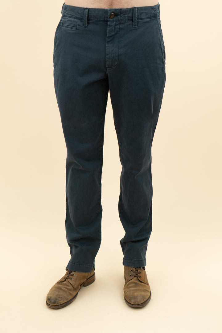 AUCTION gap navy slim pants (33x32)