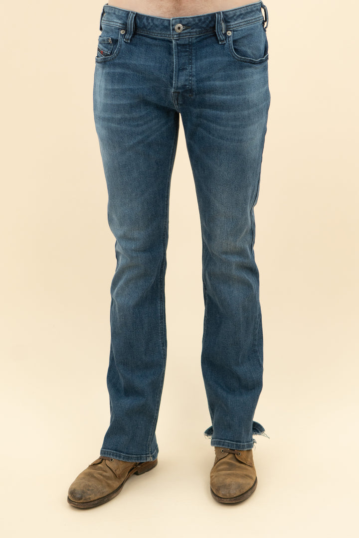 AUCTION diesel medium wash regular bootcut jeans (33)