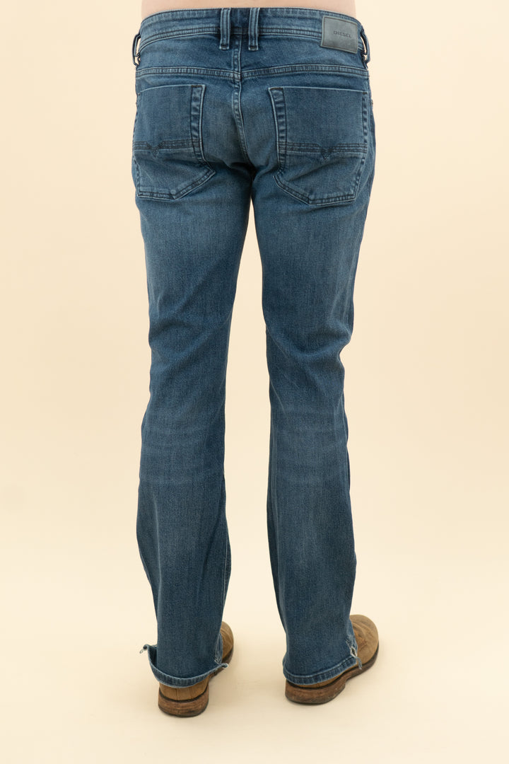 AUCTION diesel medium wash regular bootcut jeans (33)