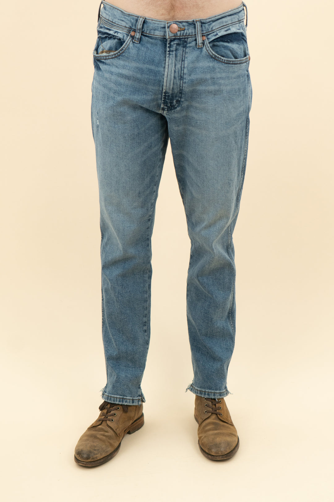 AUCTION wrangler medium wash straight jeans (34x32)- JASON