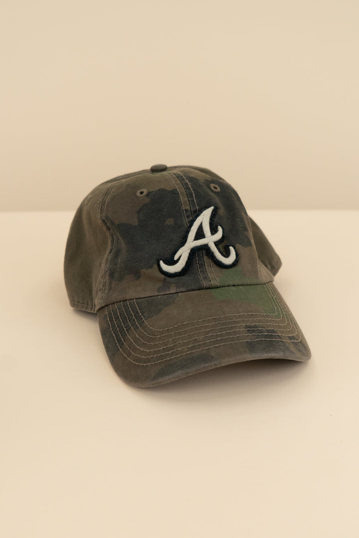 AUCTION 47 Atlanta braves camo hat (os)