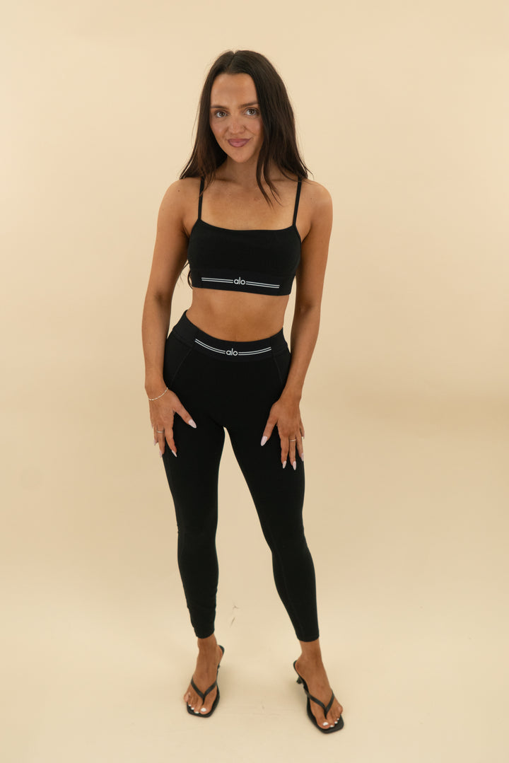 alo alosoft black relay sports bra and leggings set (s; retail $192)