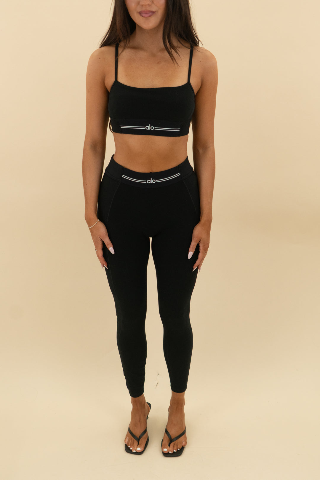 alo alosoft black relay sports bra and leggings set (s; retail $192)