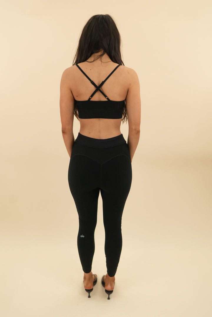 alo alosoft black relay sports bra and leggings set (s; retail $192)