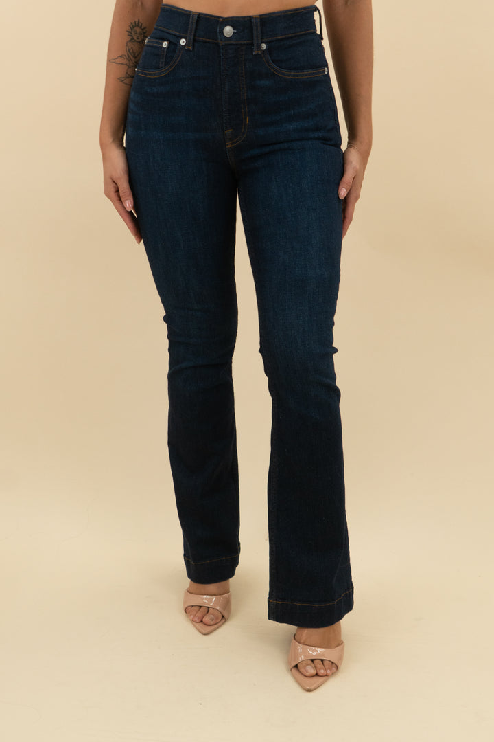 spanx dark wash flare jeans nwt (4; retail $148)