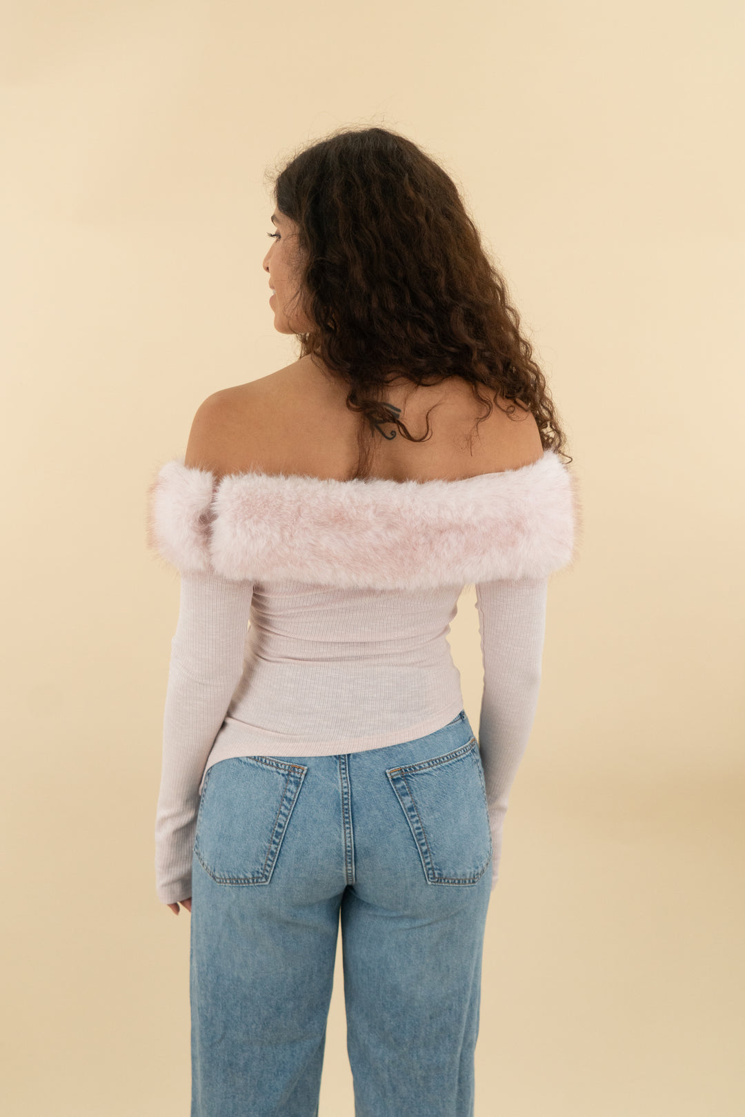 i.am.gia pink faux fur off shoulder ribbed top (s; retail $99)