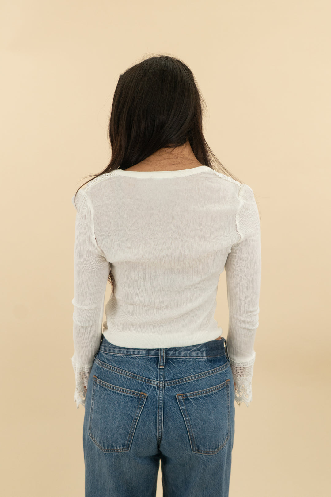 lulus off-white long sleeve lace detail drawstring bottom top (xs)