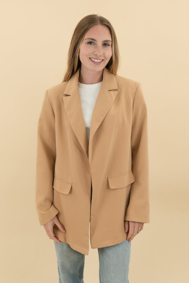*AUCTION* tan oversized blazer (s)