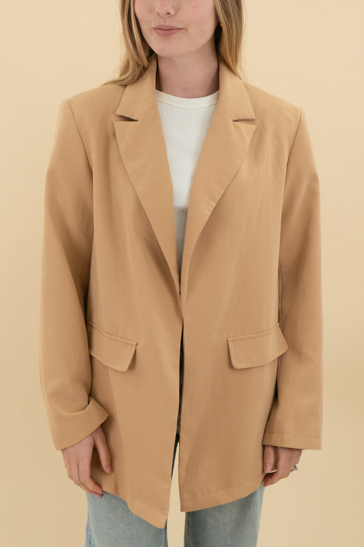 *AUCTION* tan oversized blazer (s)