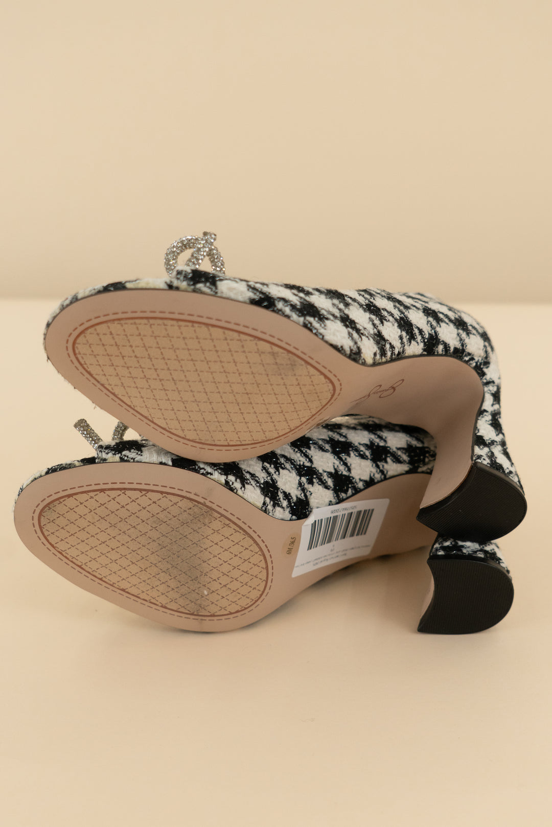 jessica simpson black and white houndstooth peep toe heel (6; retail $89)