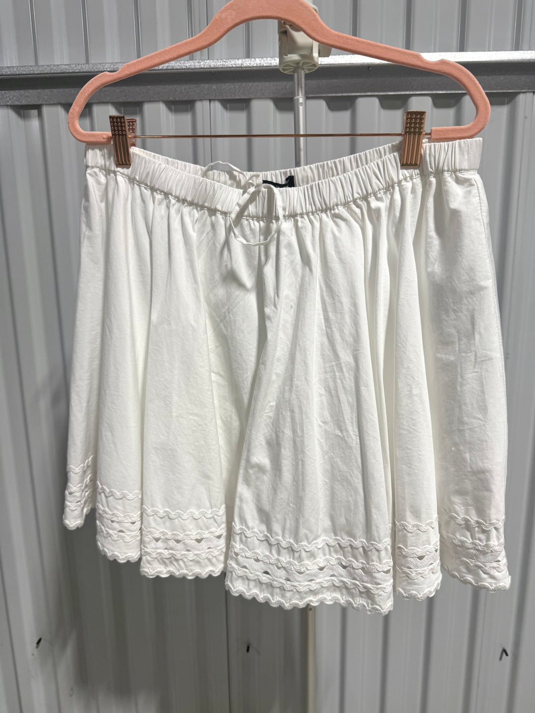SOLD: J. Crew White ric-rac skirt NWT (L)