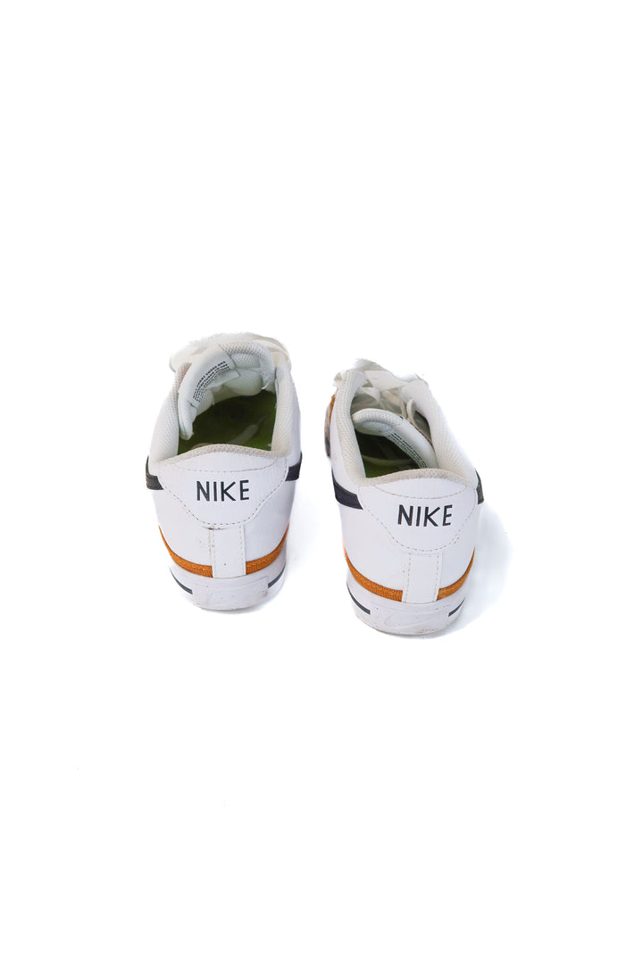 nike low top sneakers (8; retail $80)