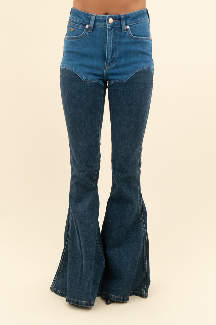 wrangler x lainey wilson bell bottom jeans NWT (25x34; retail $125)