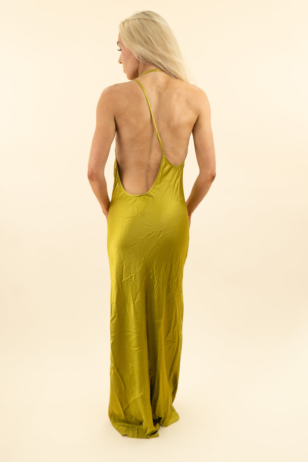 khy chartreuse satin sleeveless maxi dress (s)