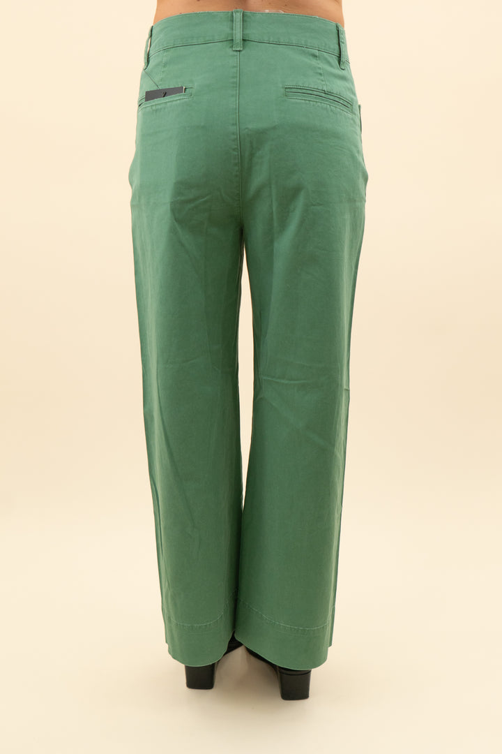 tuckernuck kelly green khaki pants with scalloped pockets nwt (2; retail $198)