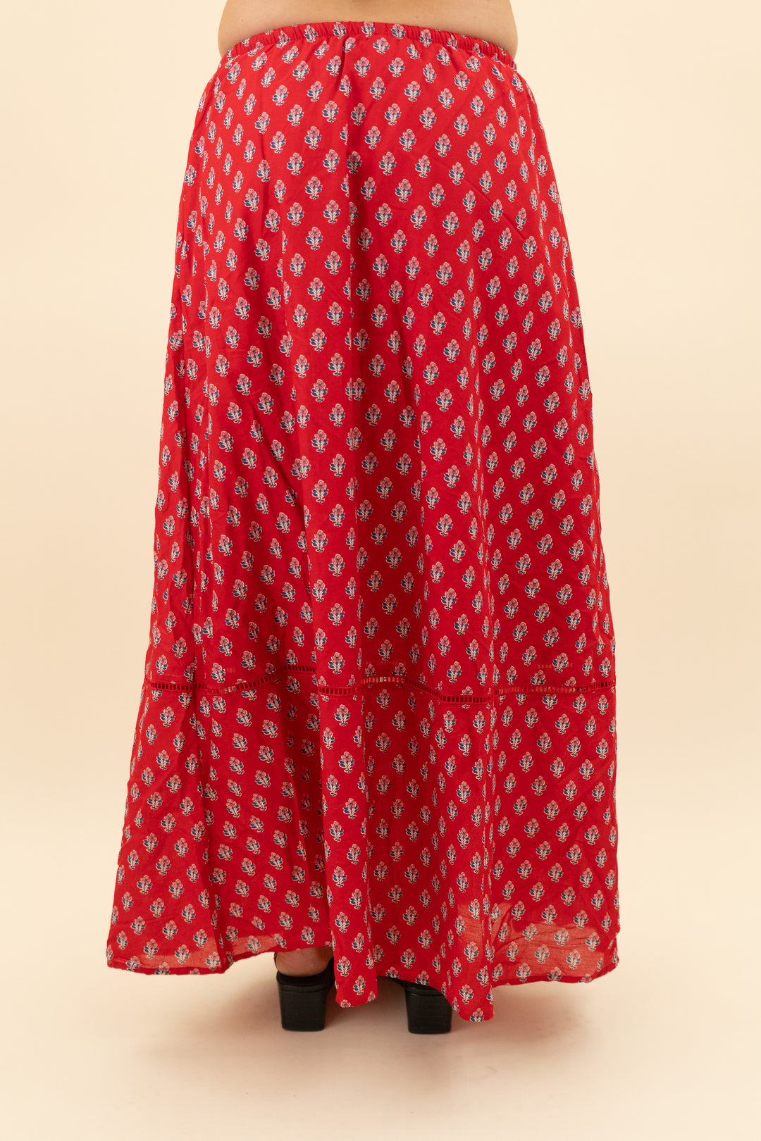 universal threads red floral maxi skirt (xs; retail $25)