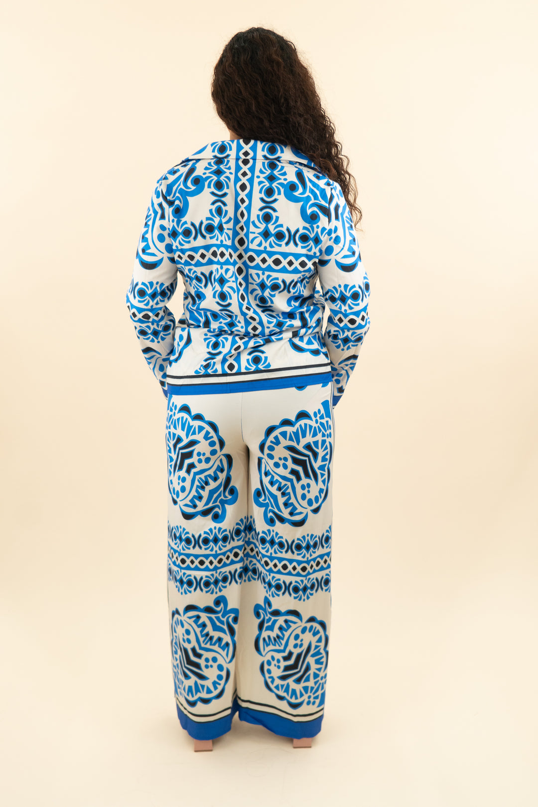 white and blue print button down top and pant set (l; retail $48)