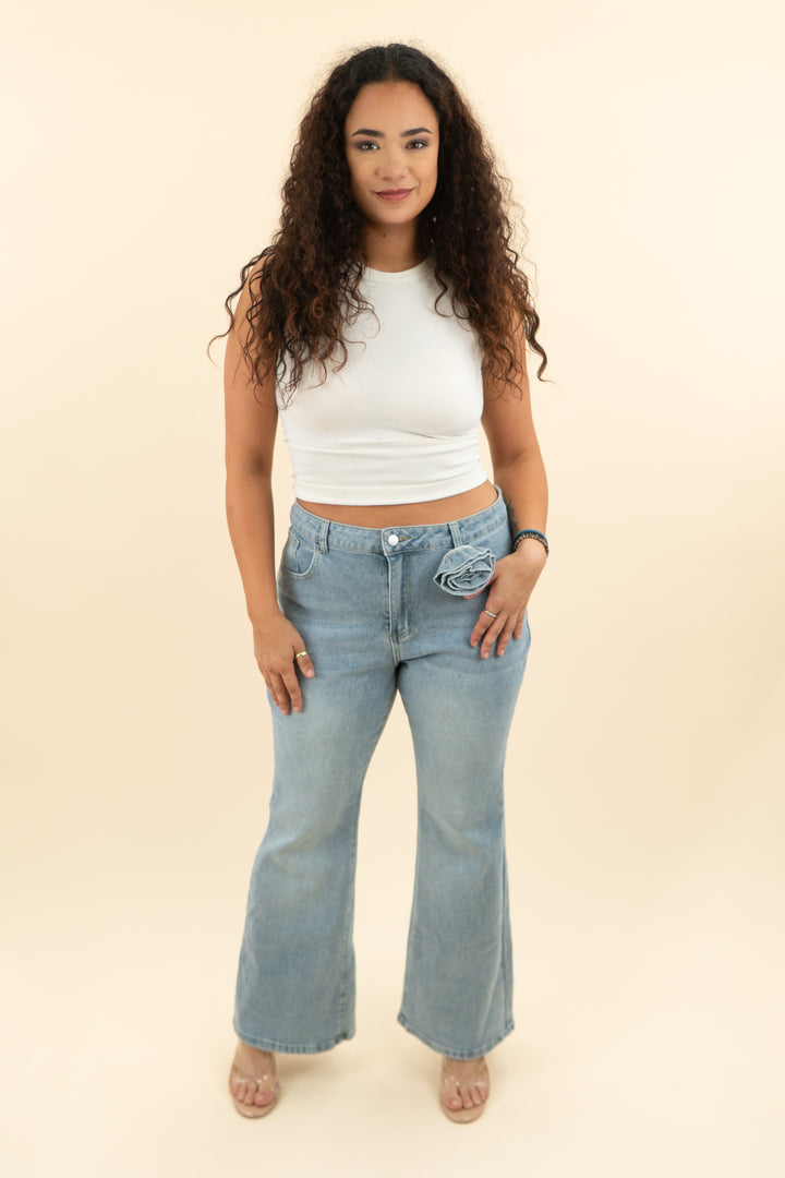 cupshe x renee elisha light wash flare jeans with detachable rosette nwt (l; retail $34)