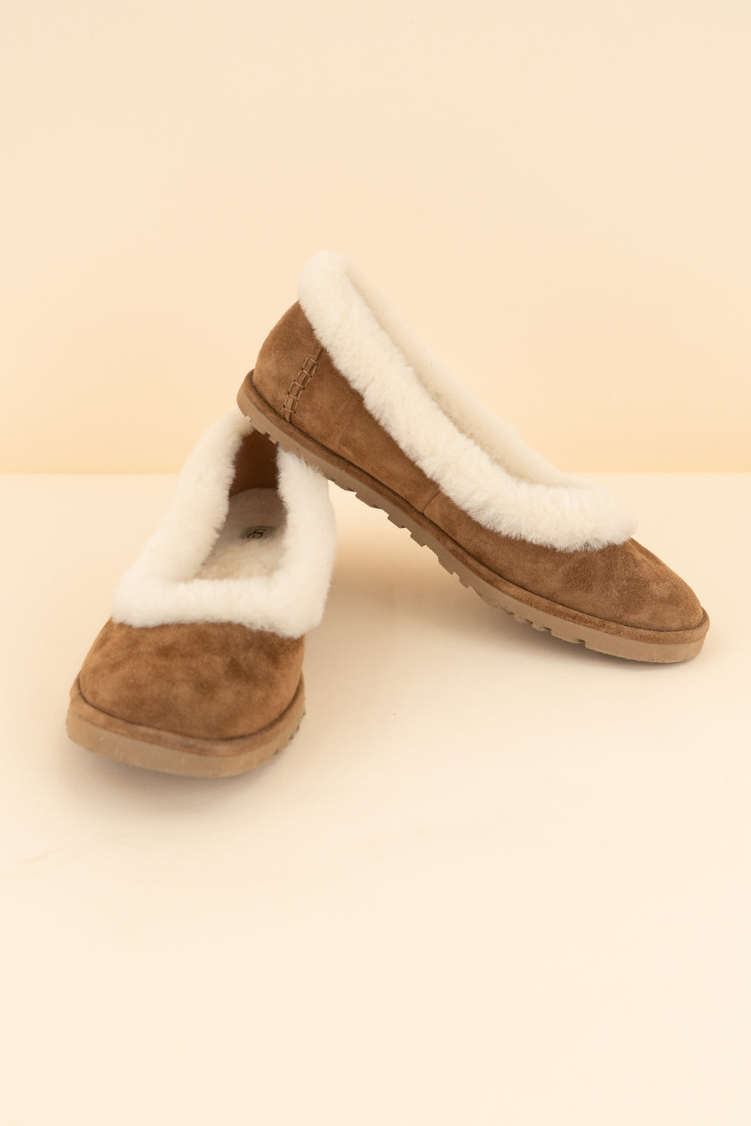 ugg ballet flats w/ interior shearling (8; retail $135)