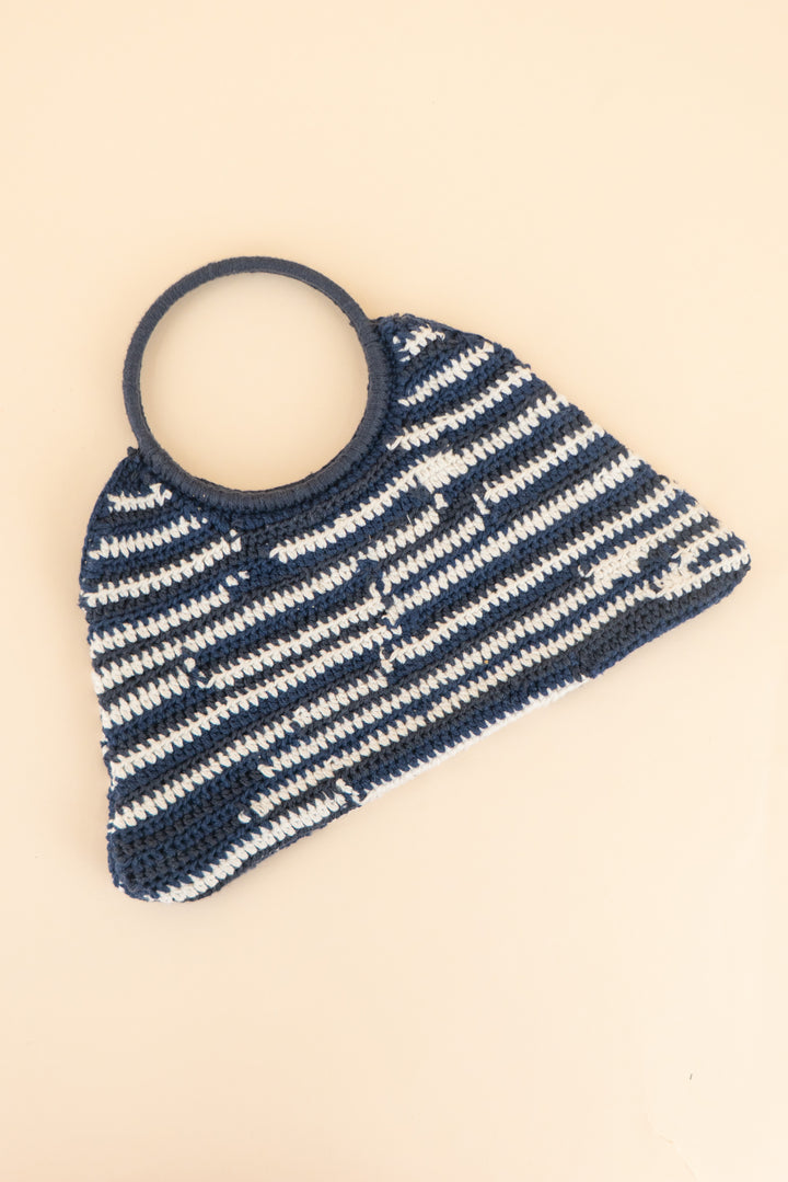 jcrew navy/white crochet ring top handle bag (os; retail $128)