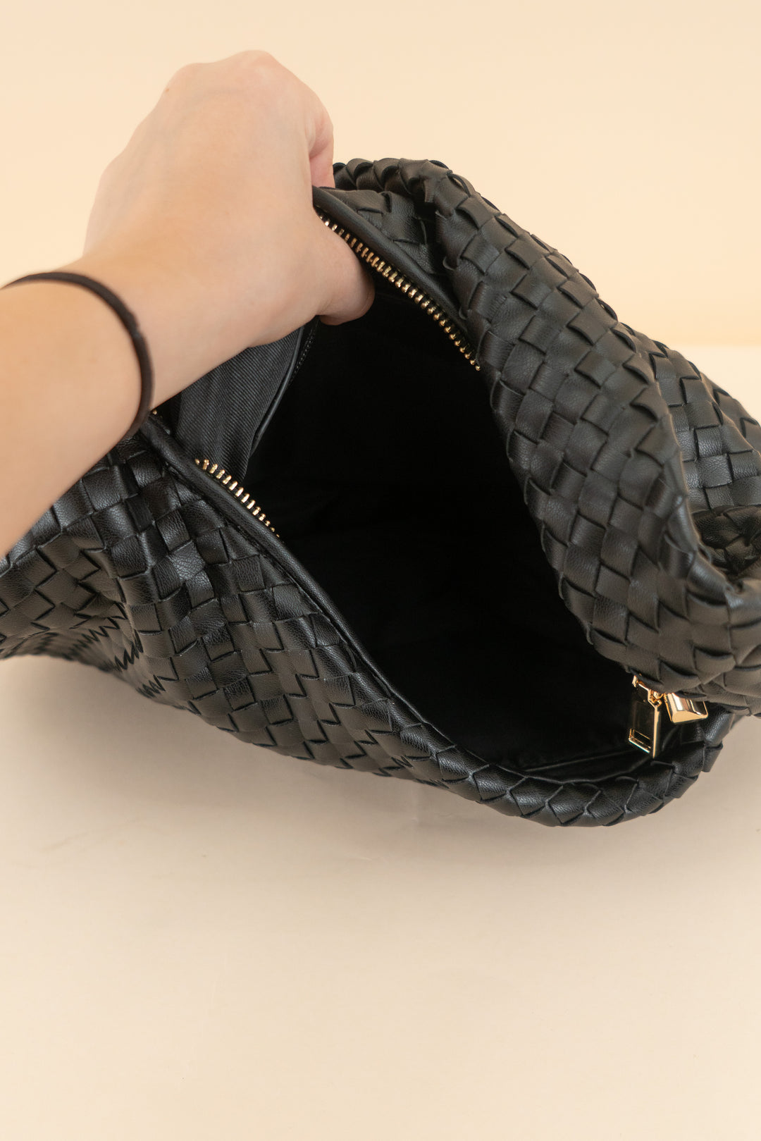 melie bianco black woven shoulder bag (os; retail $173)